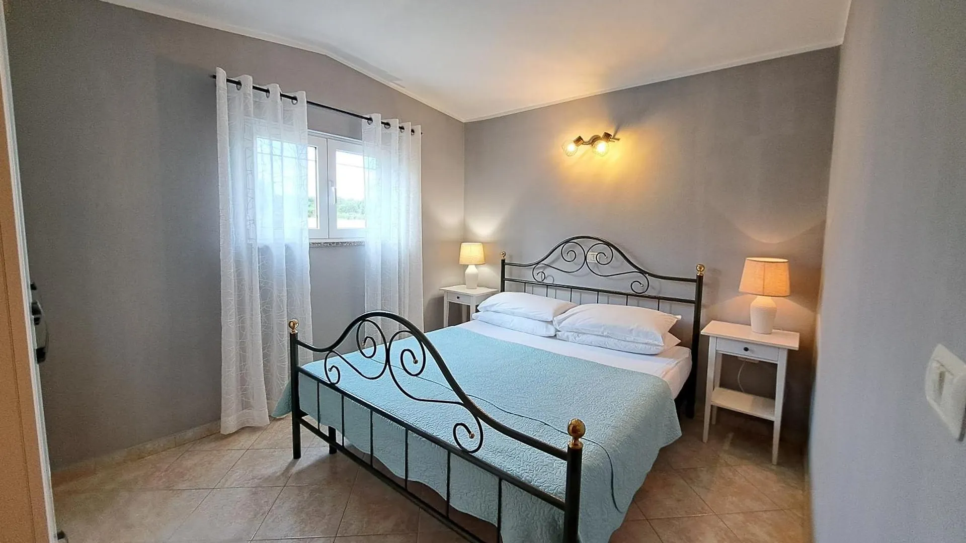Apartments With A Parking Space Fiorini, Novigrad - 6926 Croatia